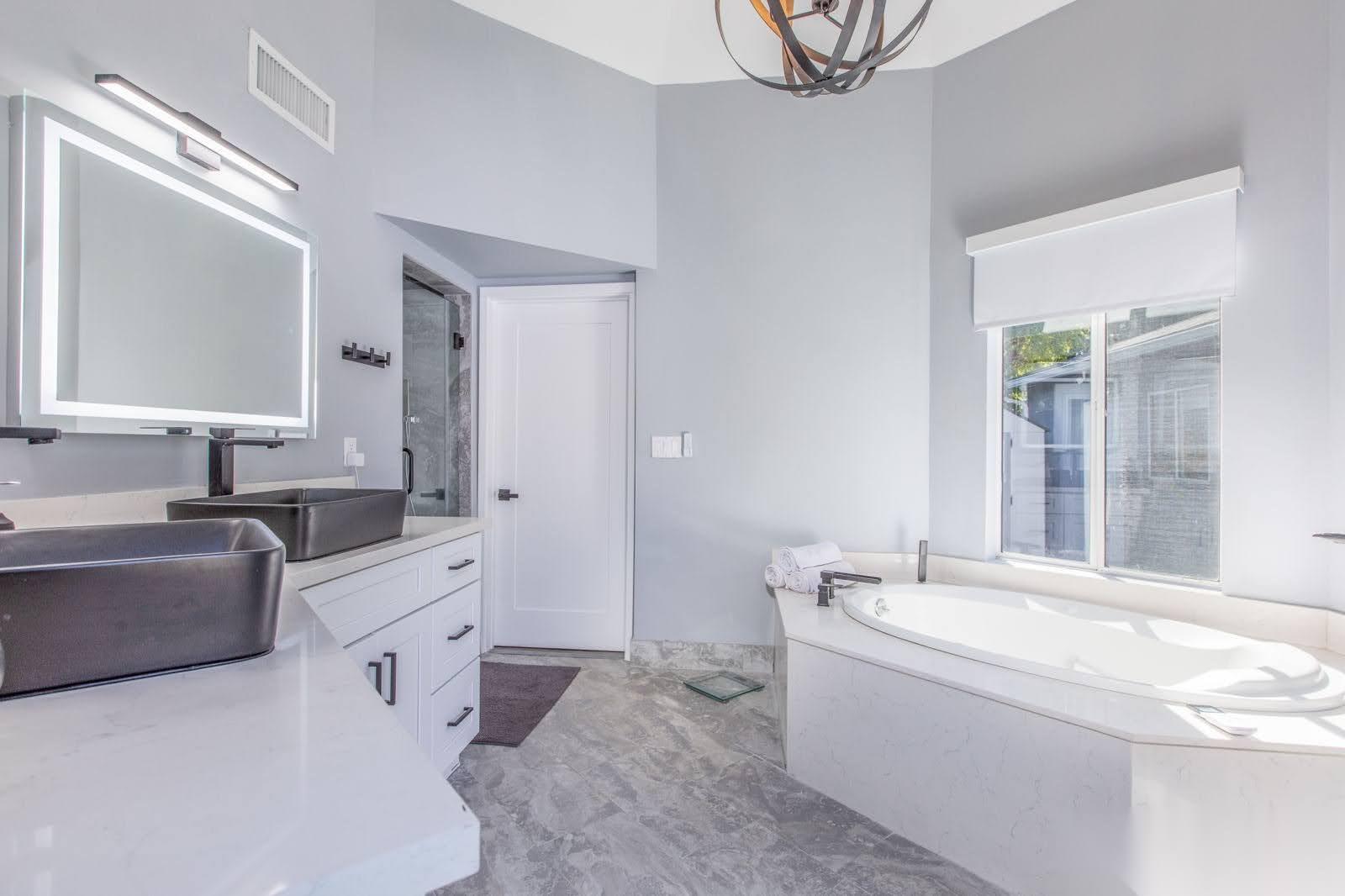 Hollywood west film ready home — photo 7