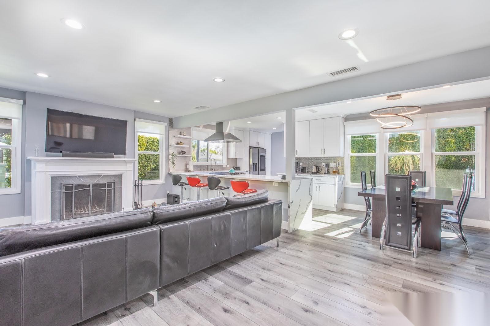 Hollywood west film ready home — photo 9
