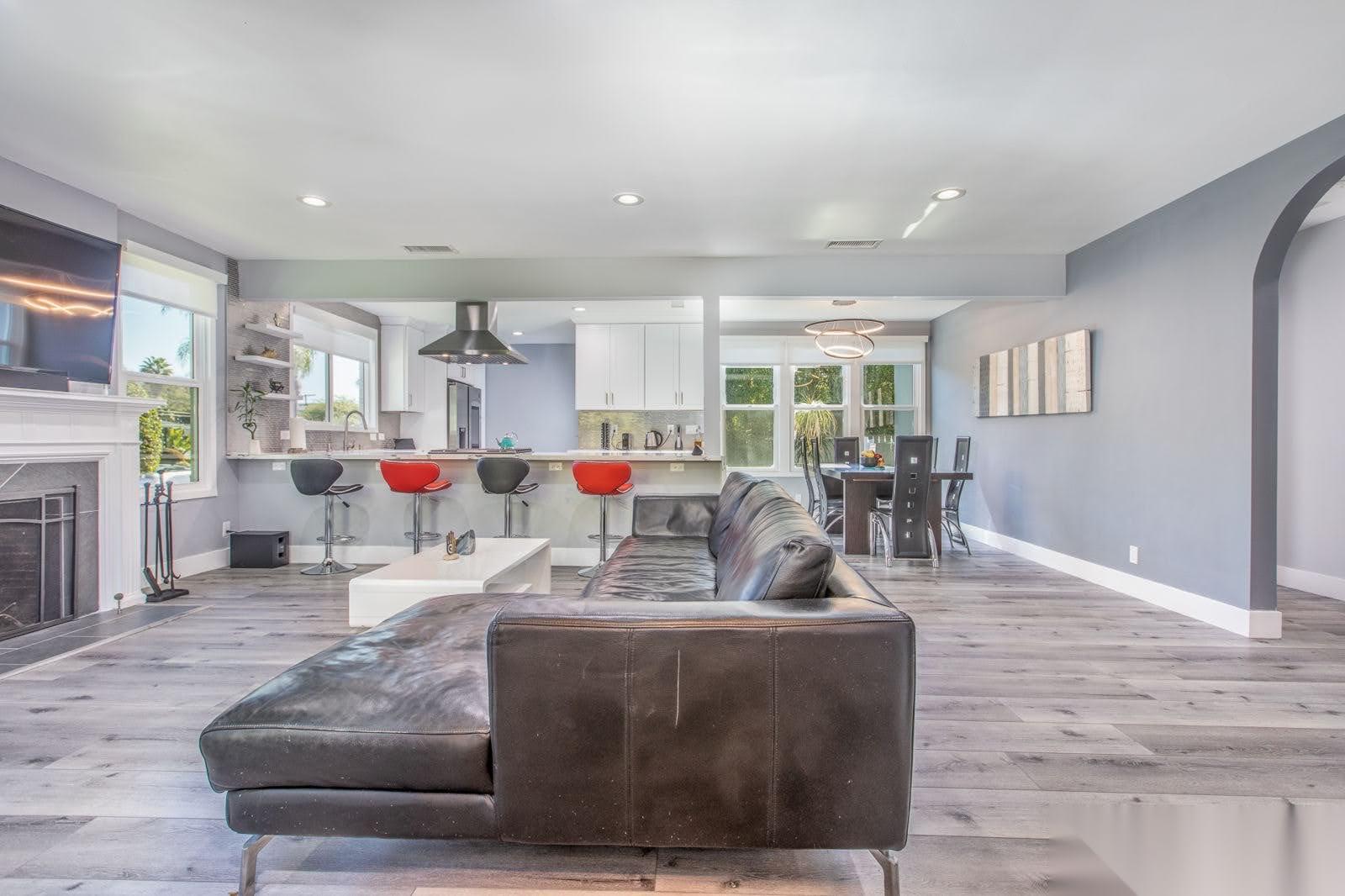 Hollywood west film ready home — photo 10