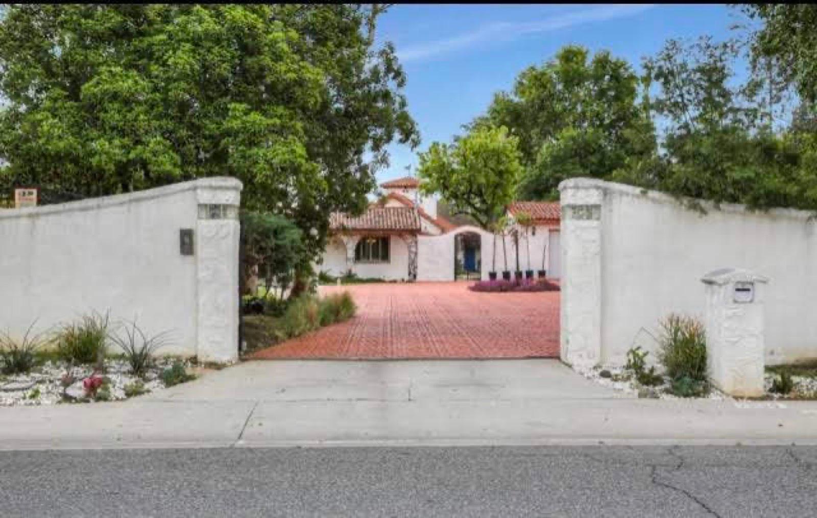 Hoyt Woodland Hills House — photo 1