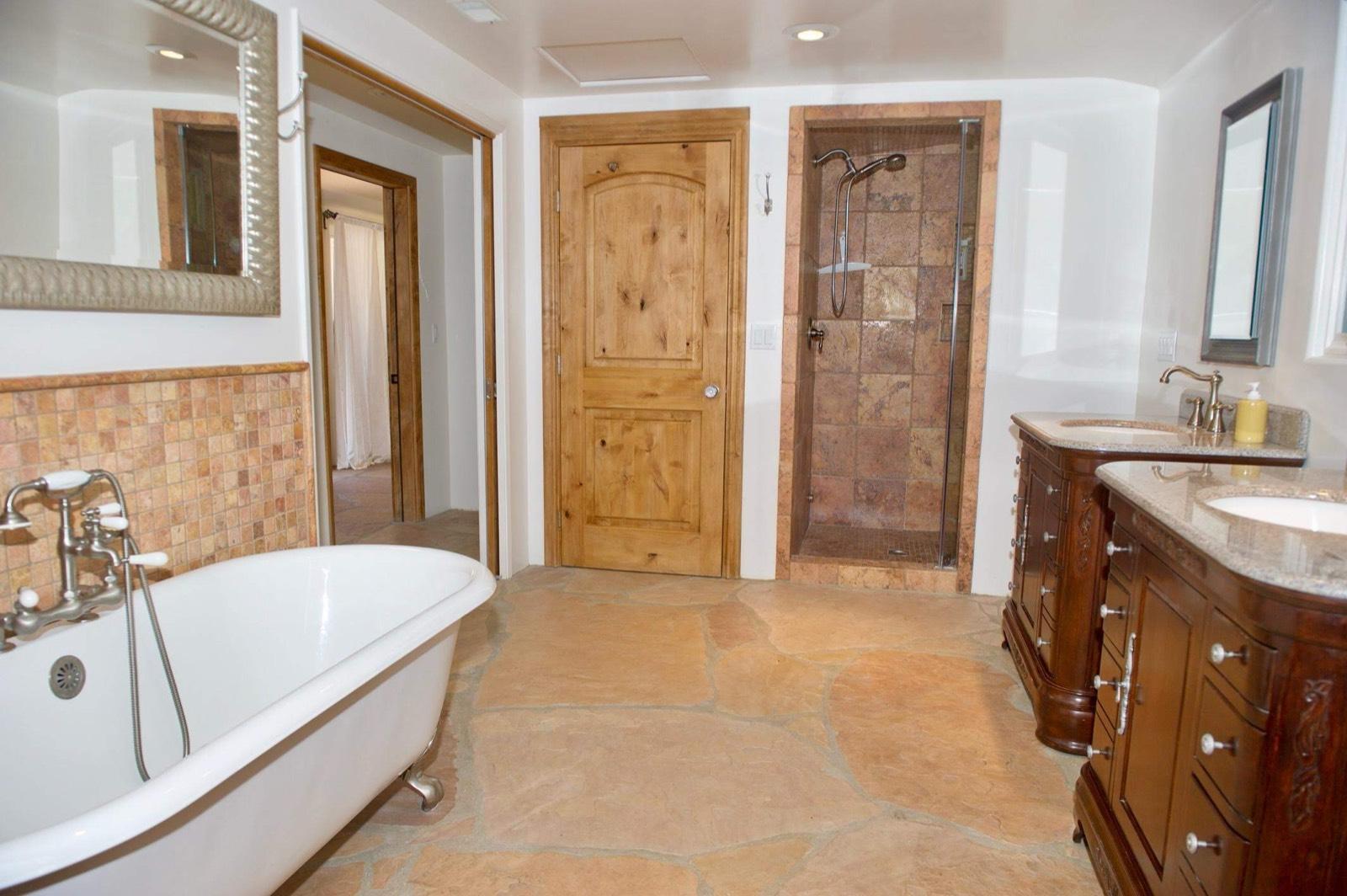 Hoyt Woodland Hills House — photo 2
