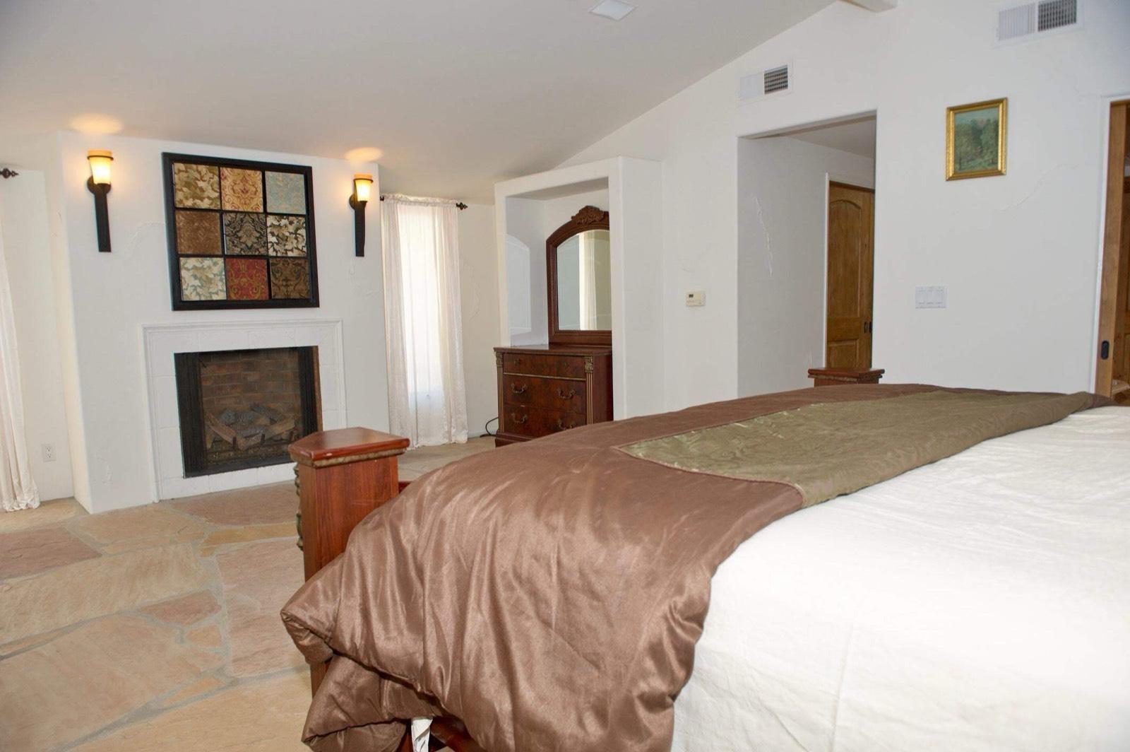 Hoyt Woodland Hills House — photo 8