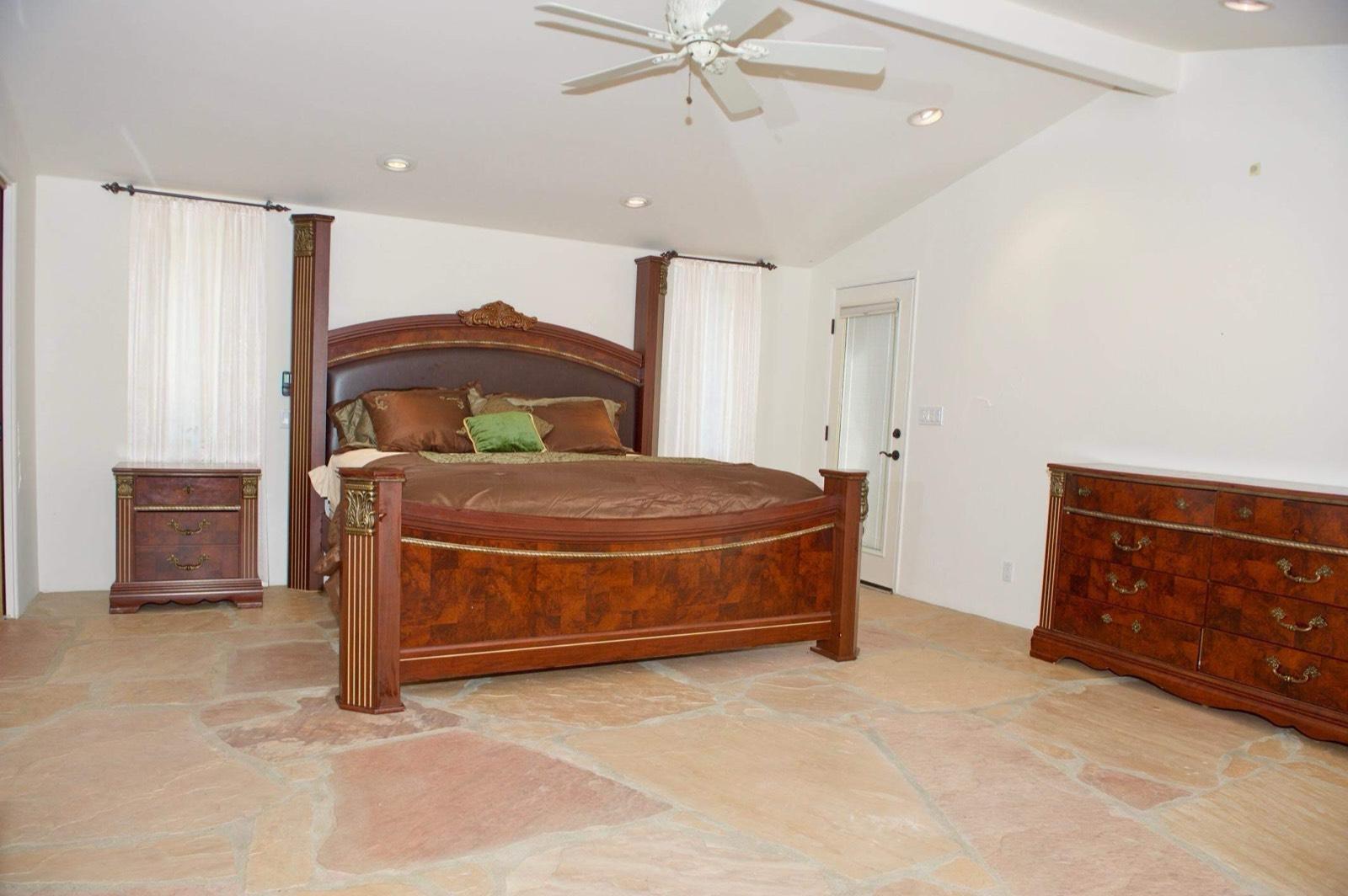 Hoyt Woodland Hills House — photo 9