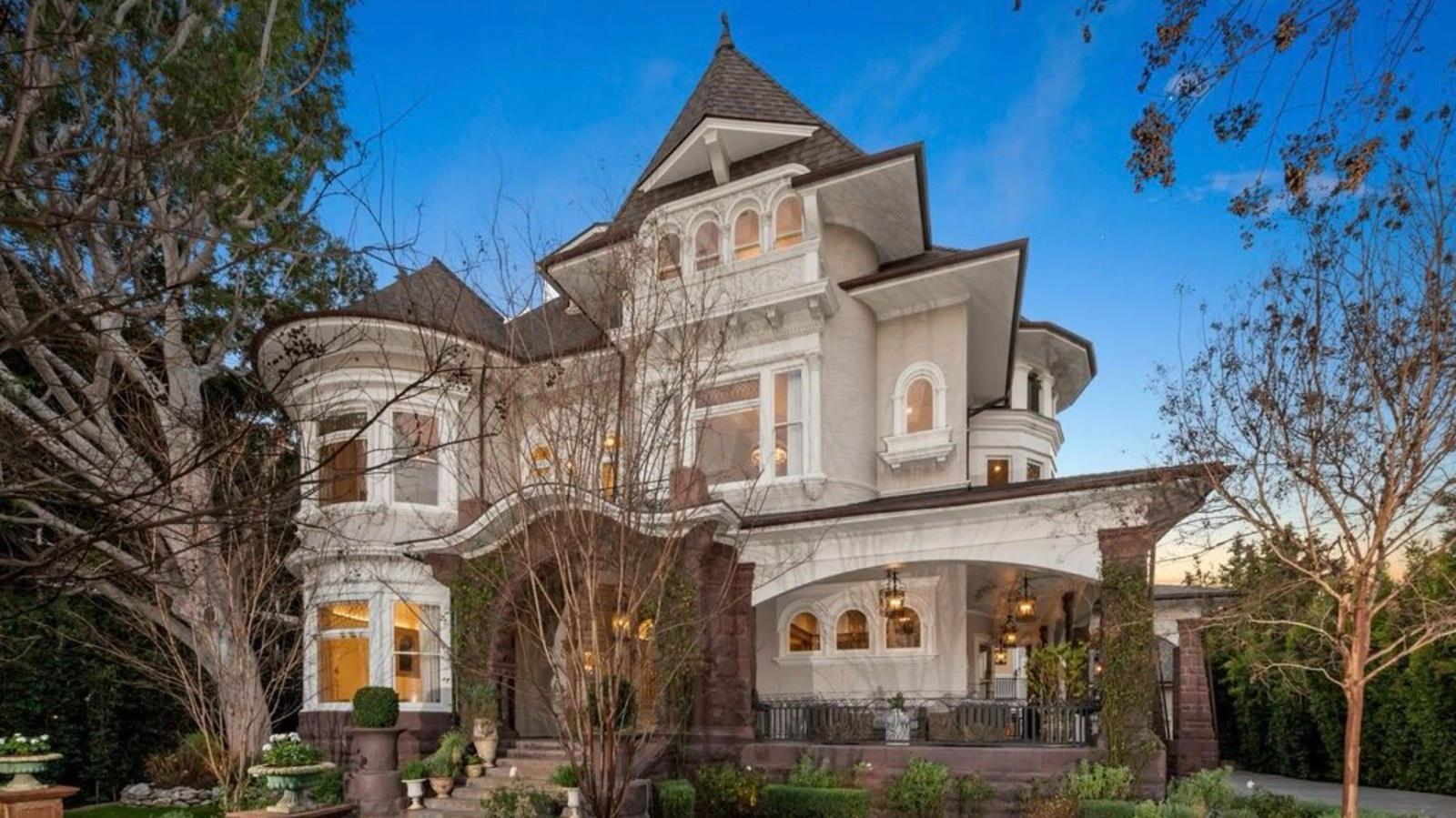 HP's Victorian Classic Mansion — photo 1