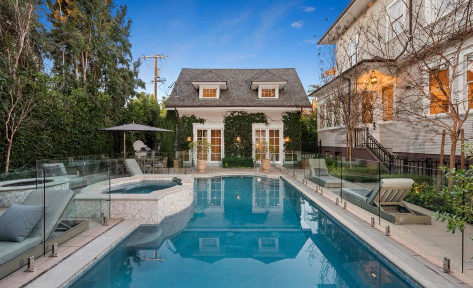HP's Victorian Classic Mansion — photo 4