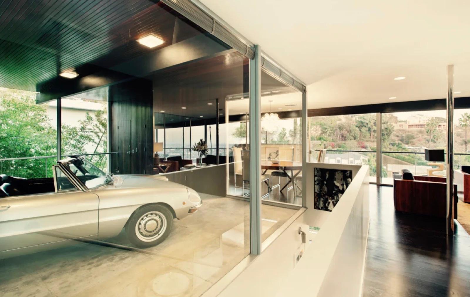 H's Midcentury Open Garage Home — photo 3