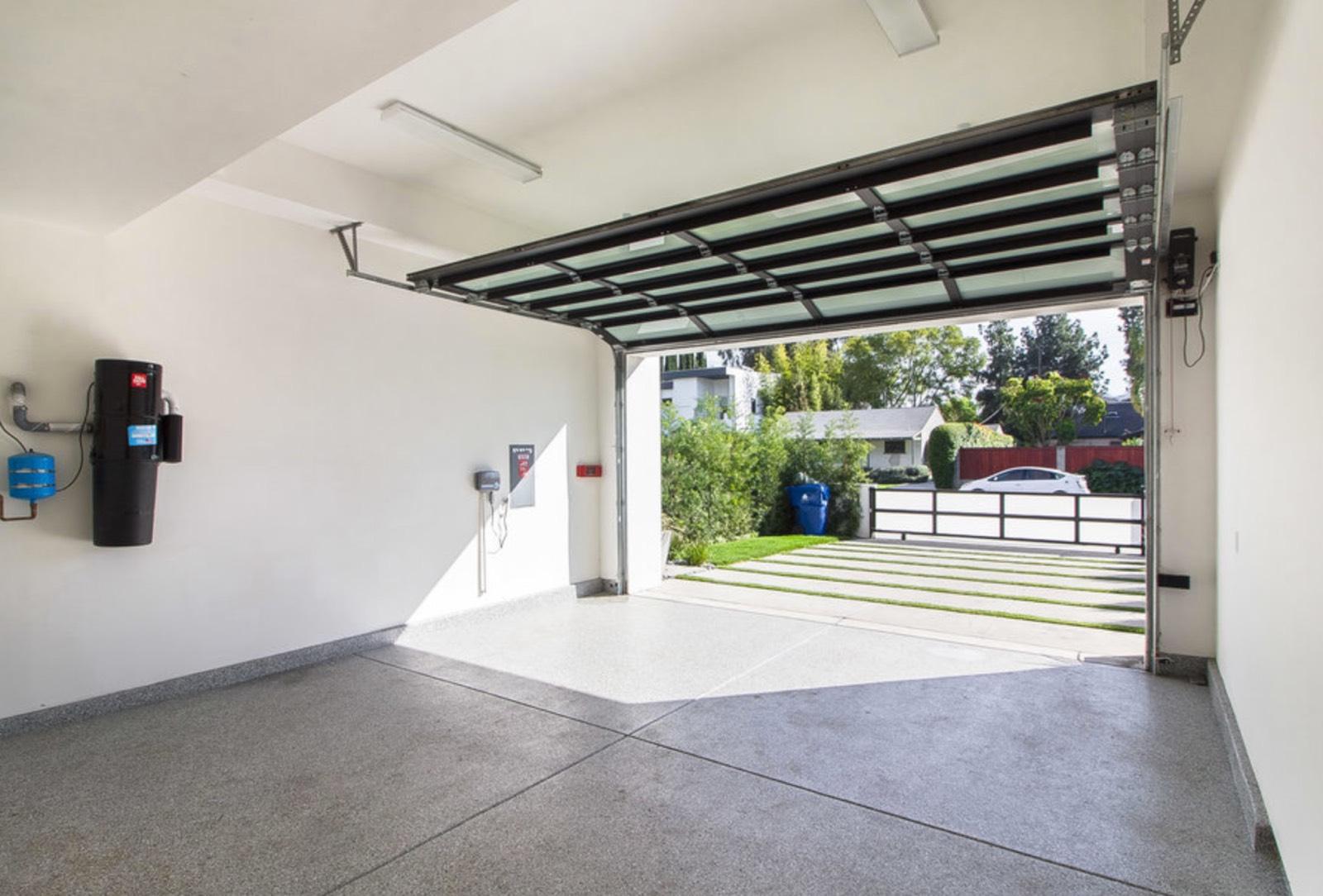 Hutson House — photo 2