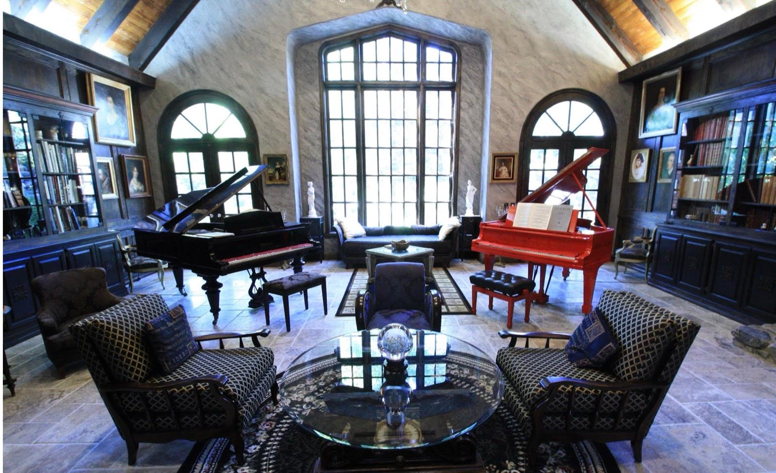 I's Mansion Tudor Estate — photo 3