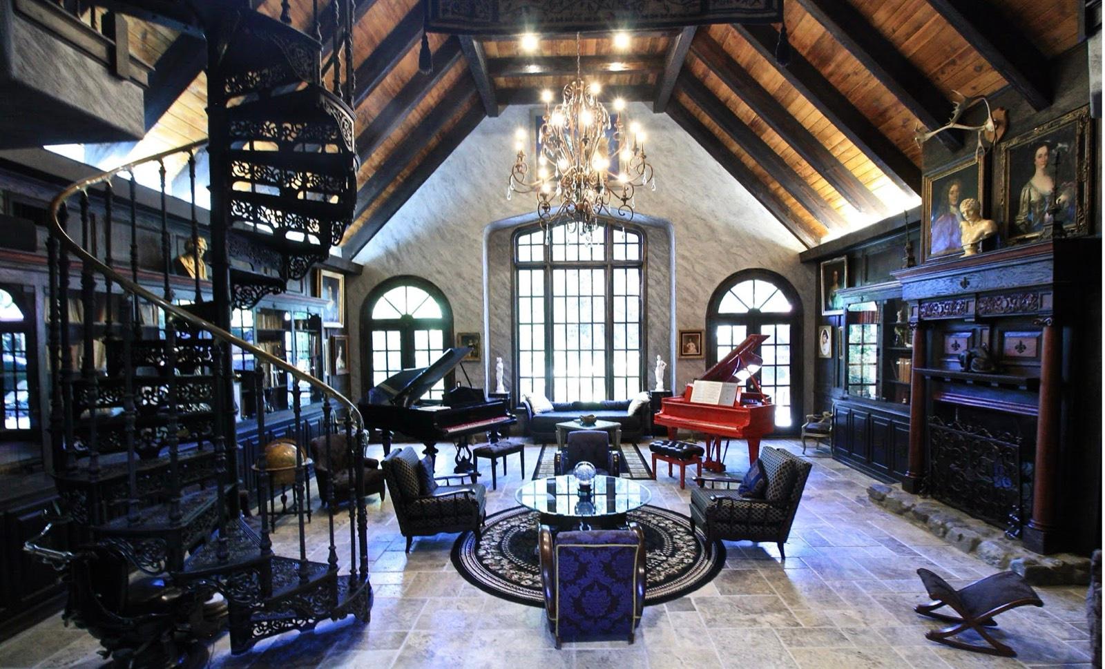I's Mansion Tudor Estate — photo 1