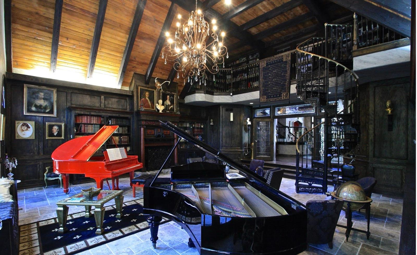 I's Mansion Tudor Estate — photo 4
