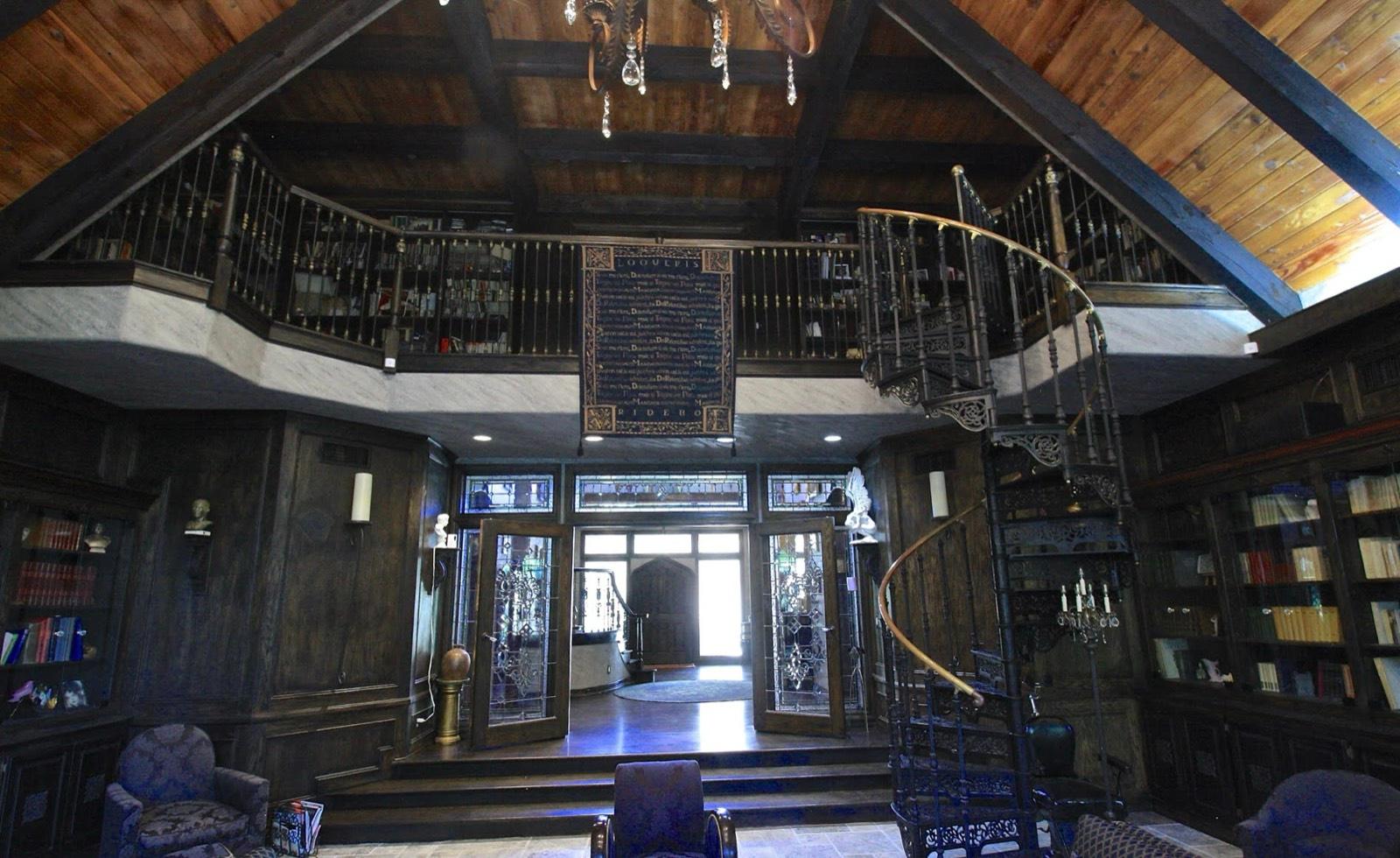 I's Mansion Tudor Estate — photo 5
