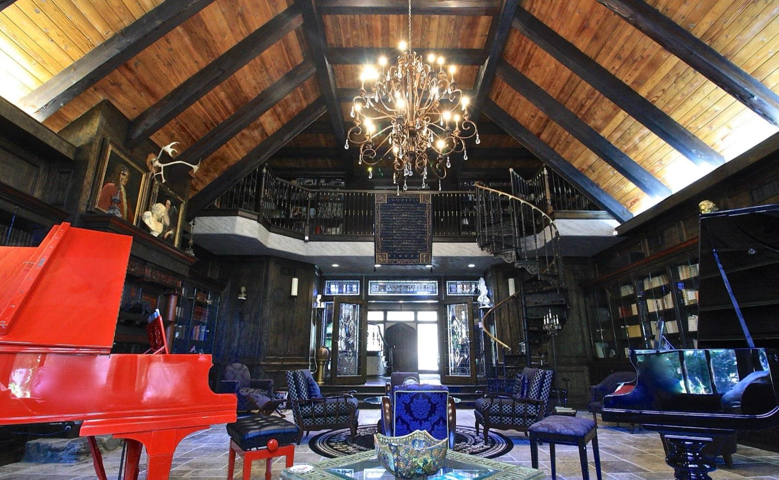 I's Mansion Tudor Estate — photo 6