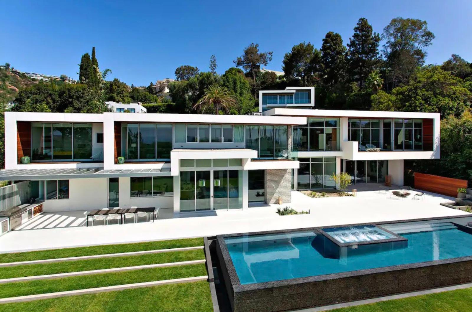 I's Modern Tech Mansion — photo 2