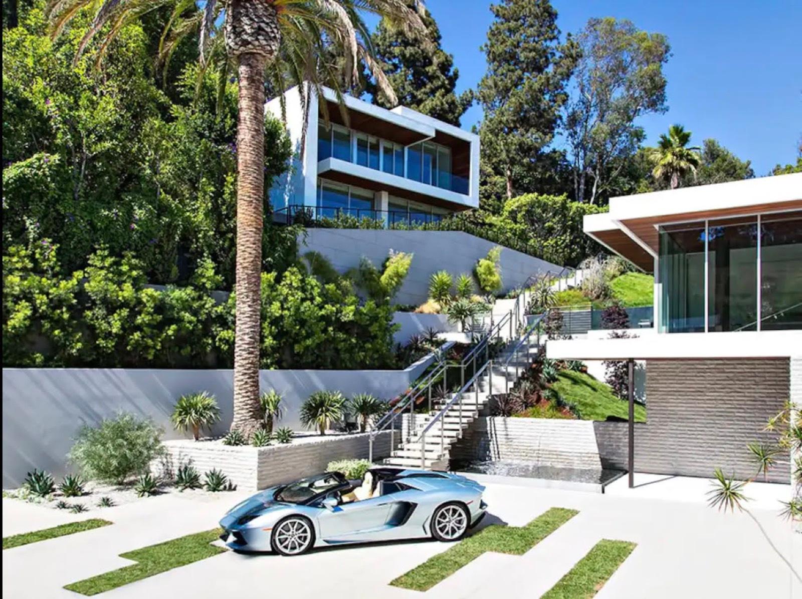 I's Modern Tech Mansion — photo 4