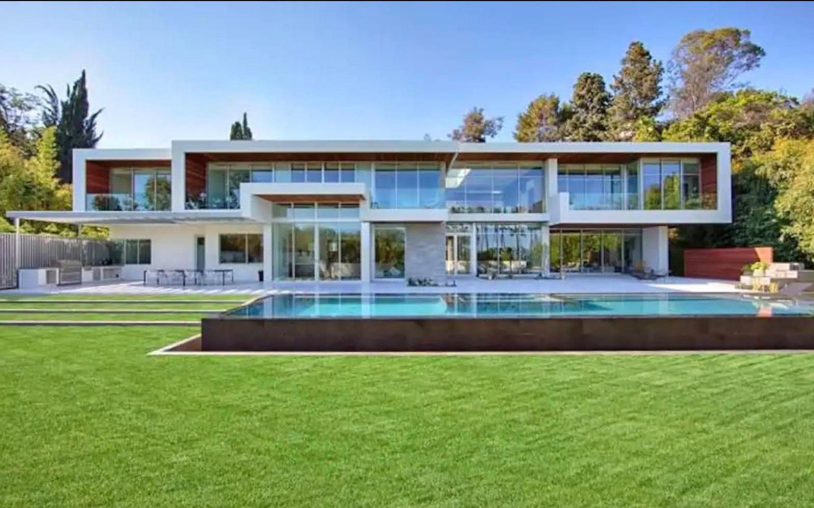 I's Modern Tech Mansion — photo 1