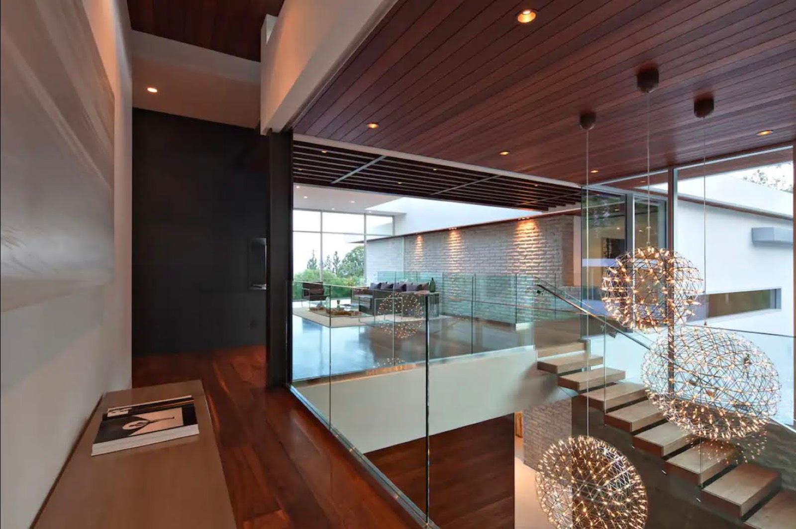 I's Modern Tech Mansion — photo 9