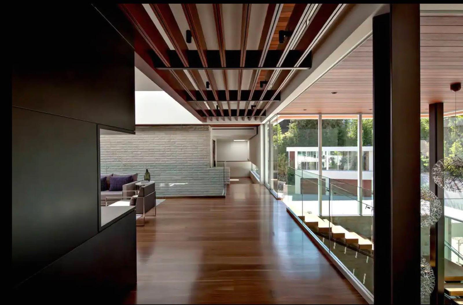 I's Modern Tech Mansion — photo 10