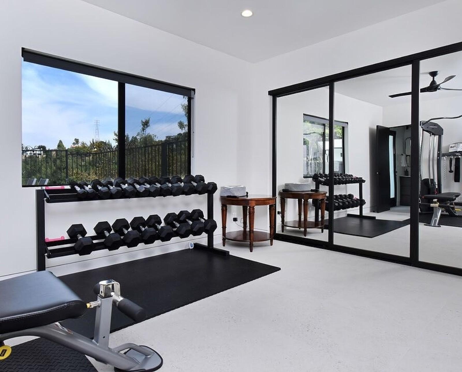 Ians Dona Mod House w Theater — photo 5