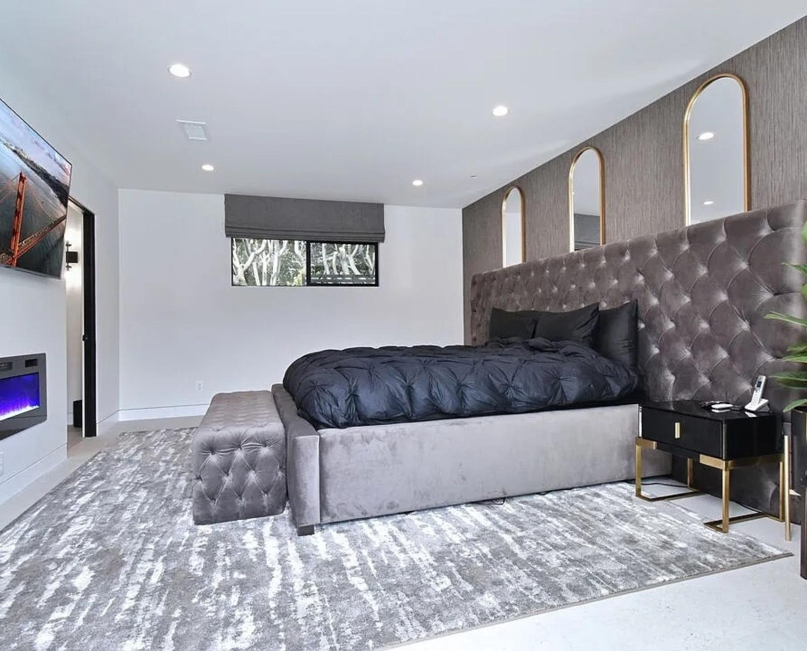 Ians Dona Mod House w Theater — photo 7