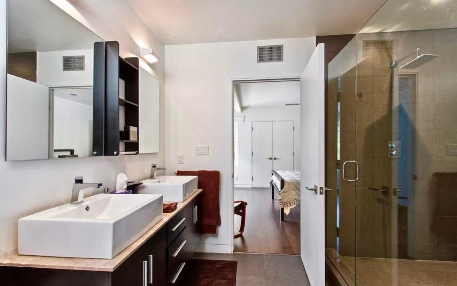 IJ's Benedict Modern — photo 7