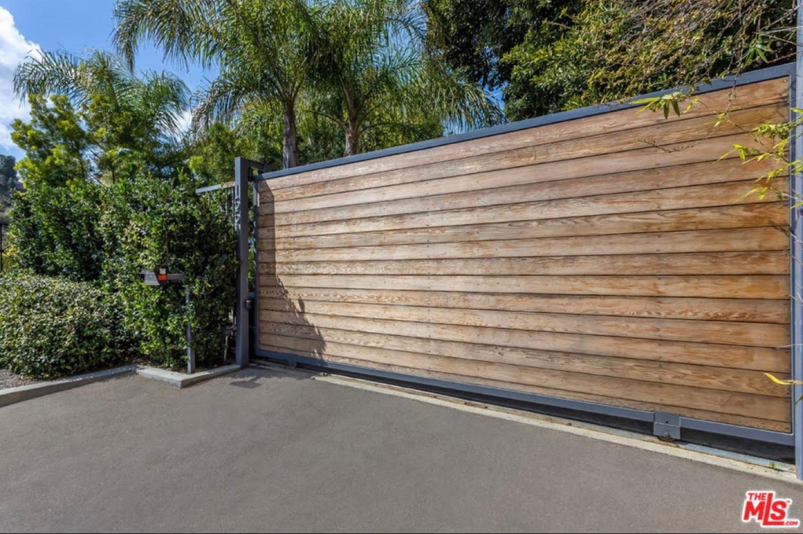 IJ's Trousdale — photo 2