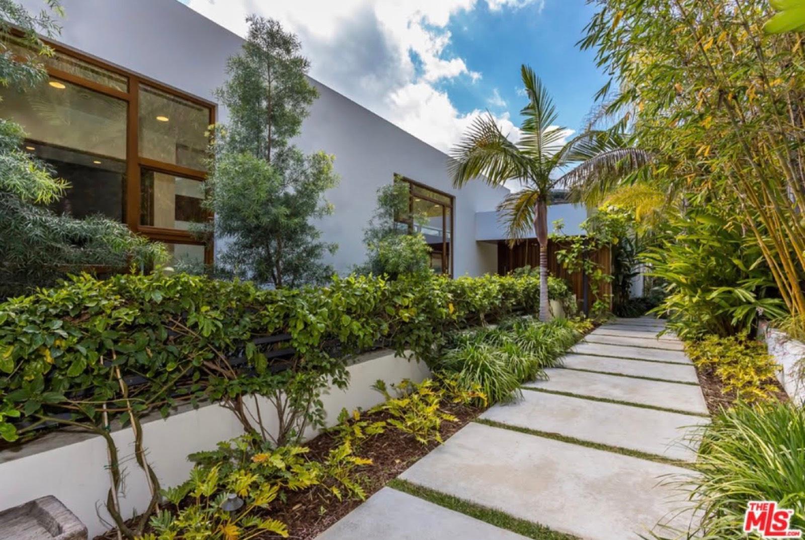 IJ's Trousdale — photo 3