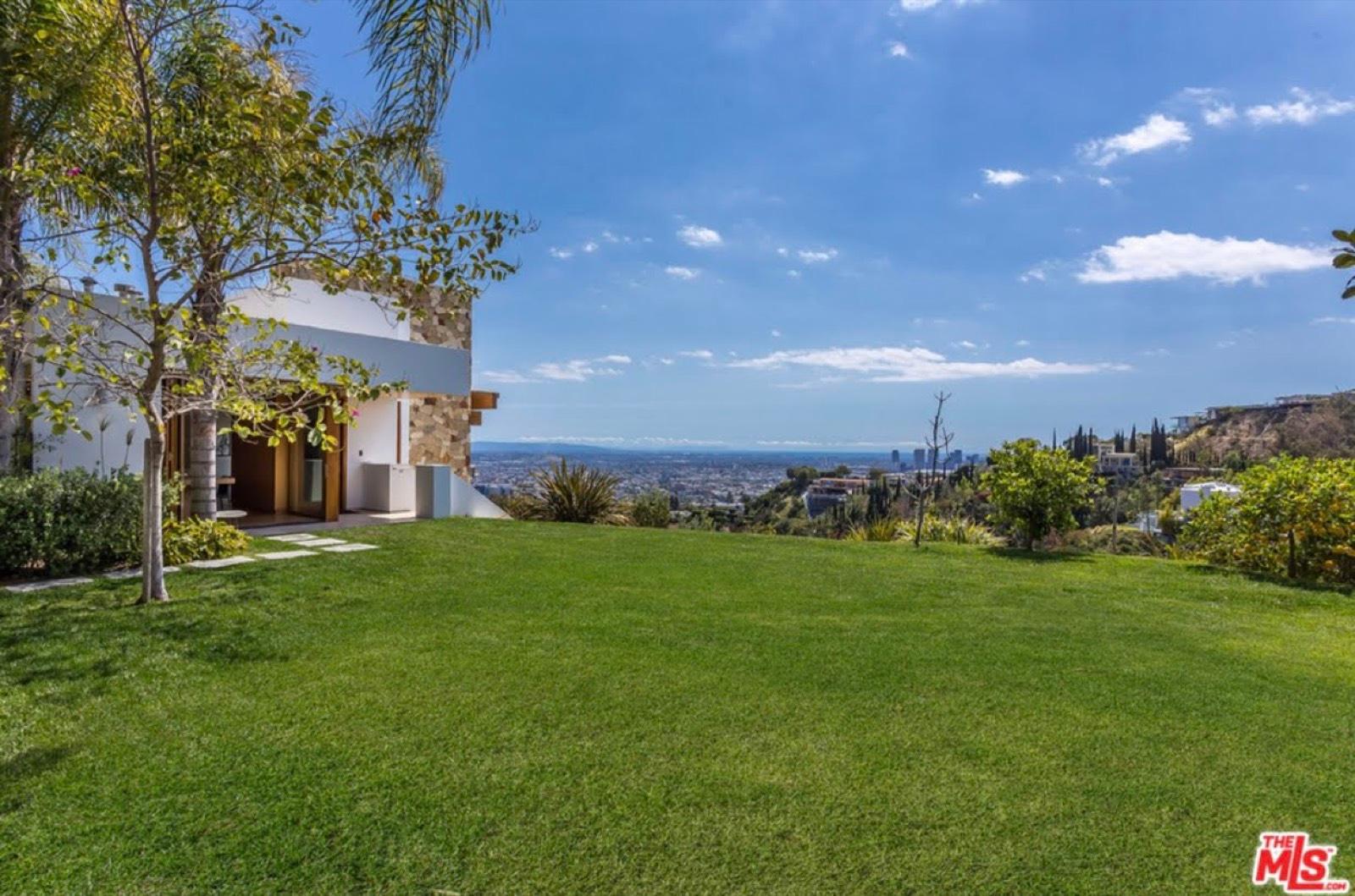 IJ's Trousdale — photo 4