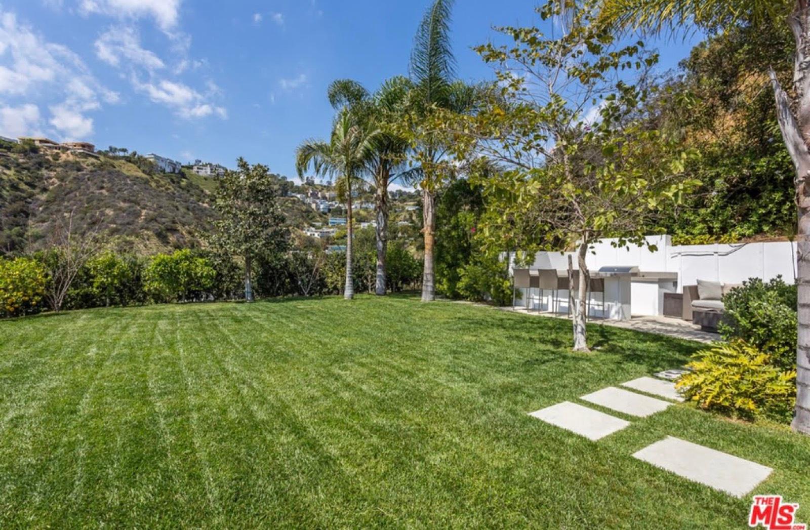 IJ's Trousdale — photo 5