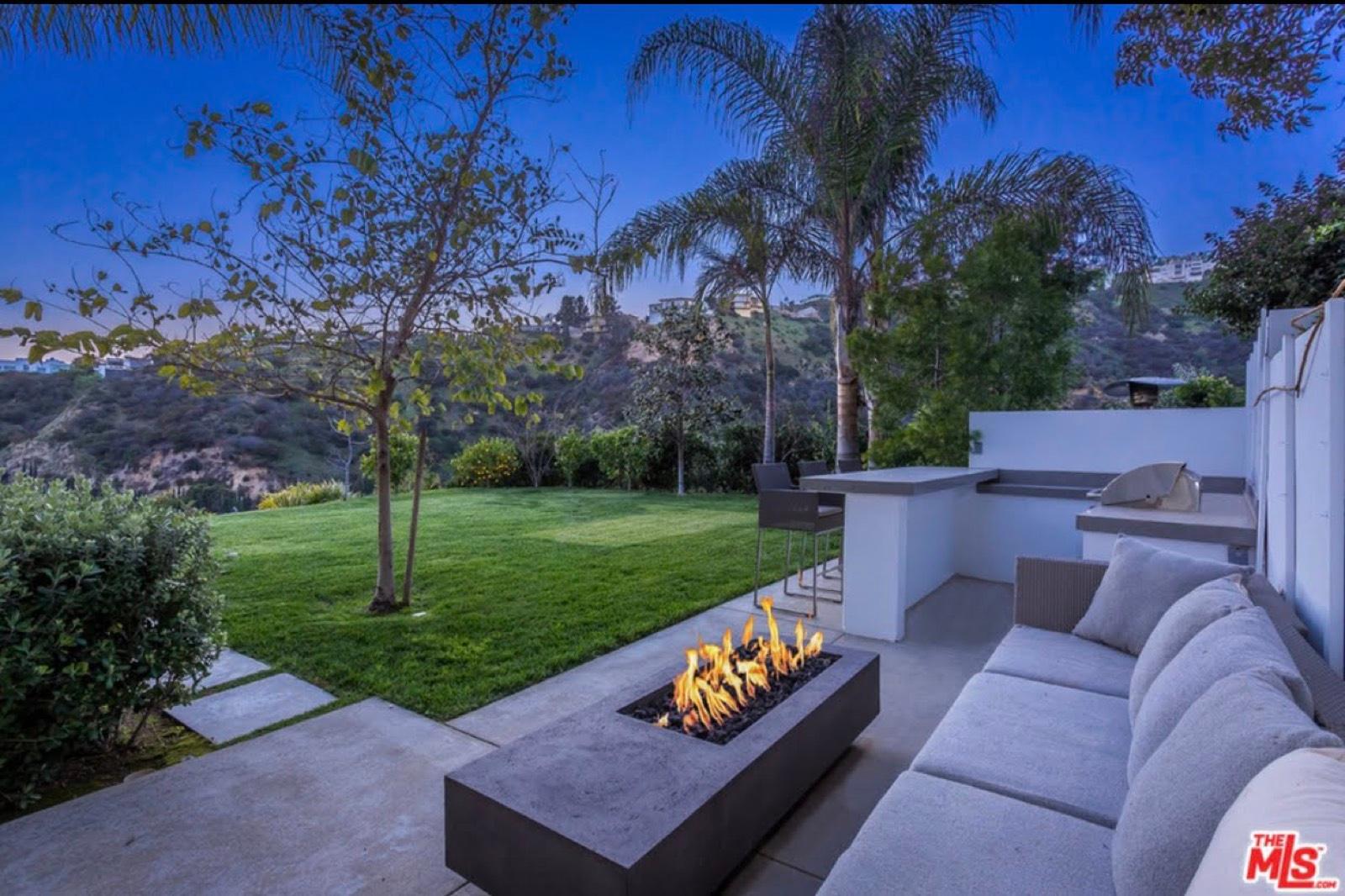 IJ's Trousdale — photo 6