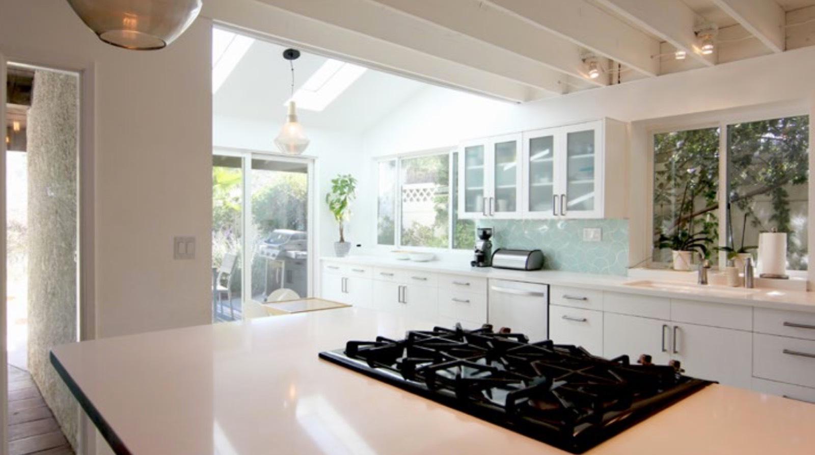 J Mod Woodland Hills House — photo 6