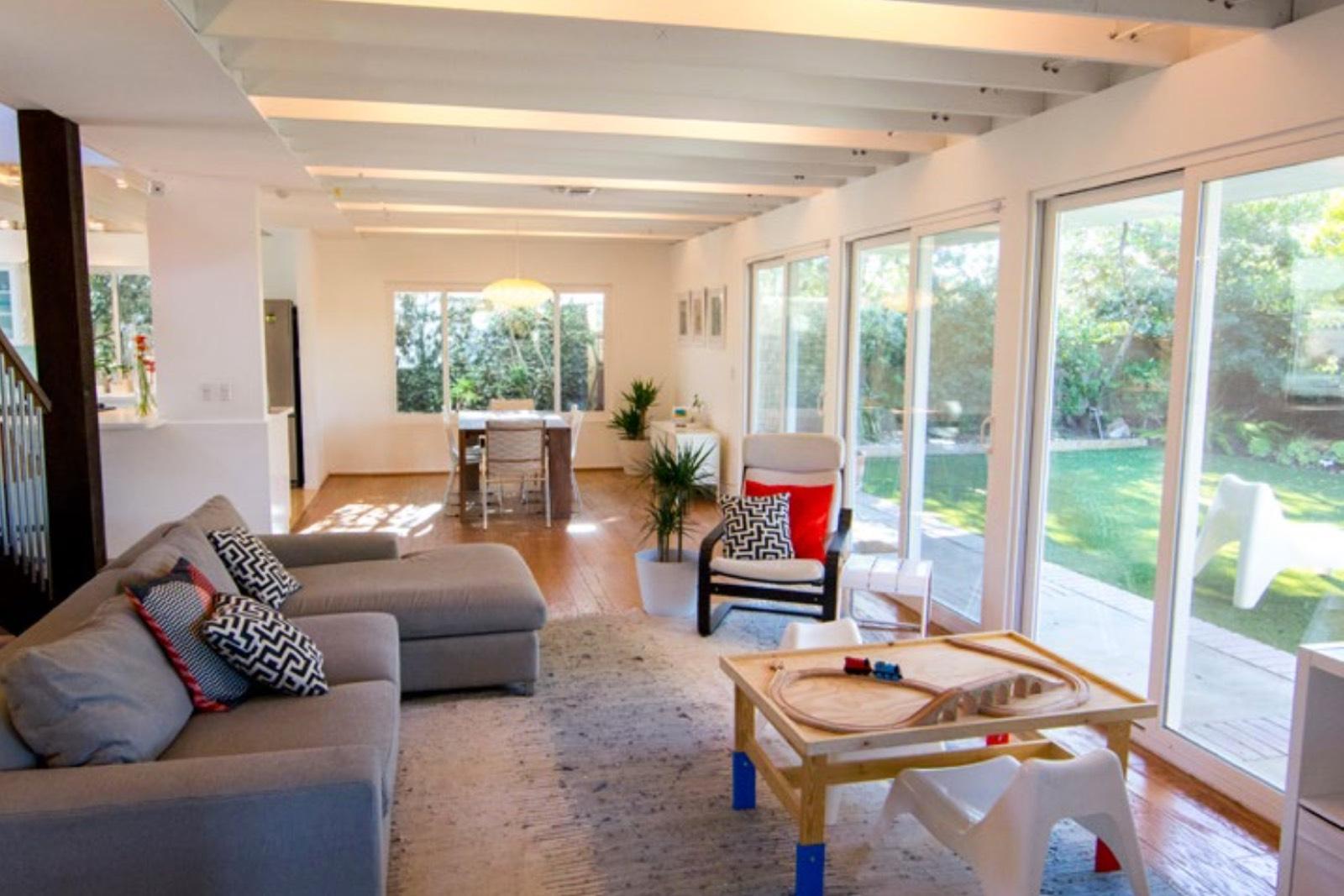 J Mod Woodland Hills House — photo 7