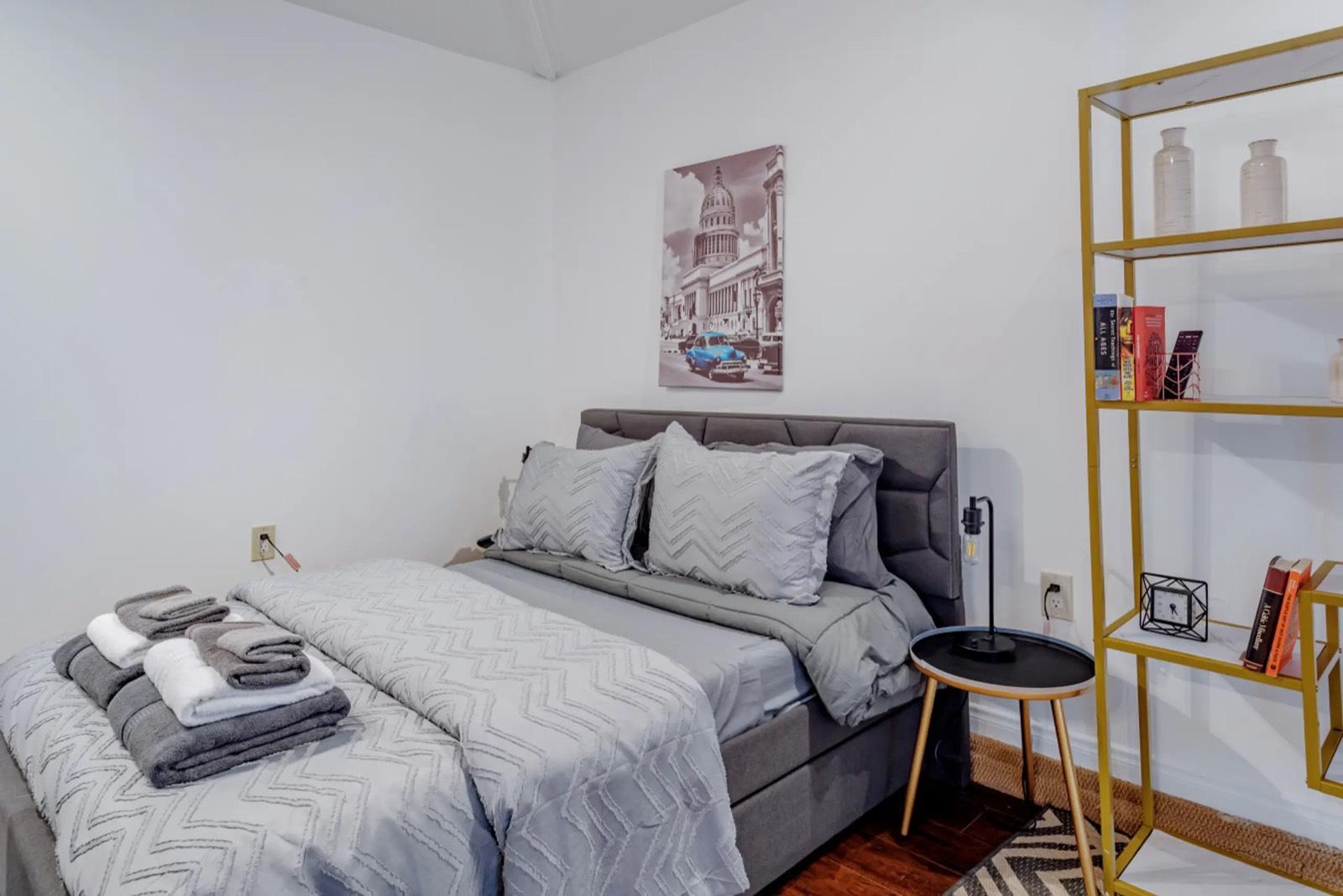 J's Cozy Leghorn Home and Jacuzzi — photo 12