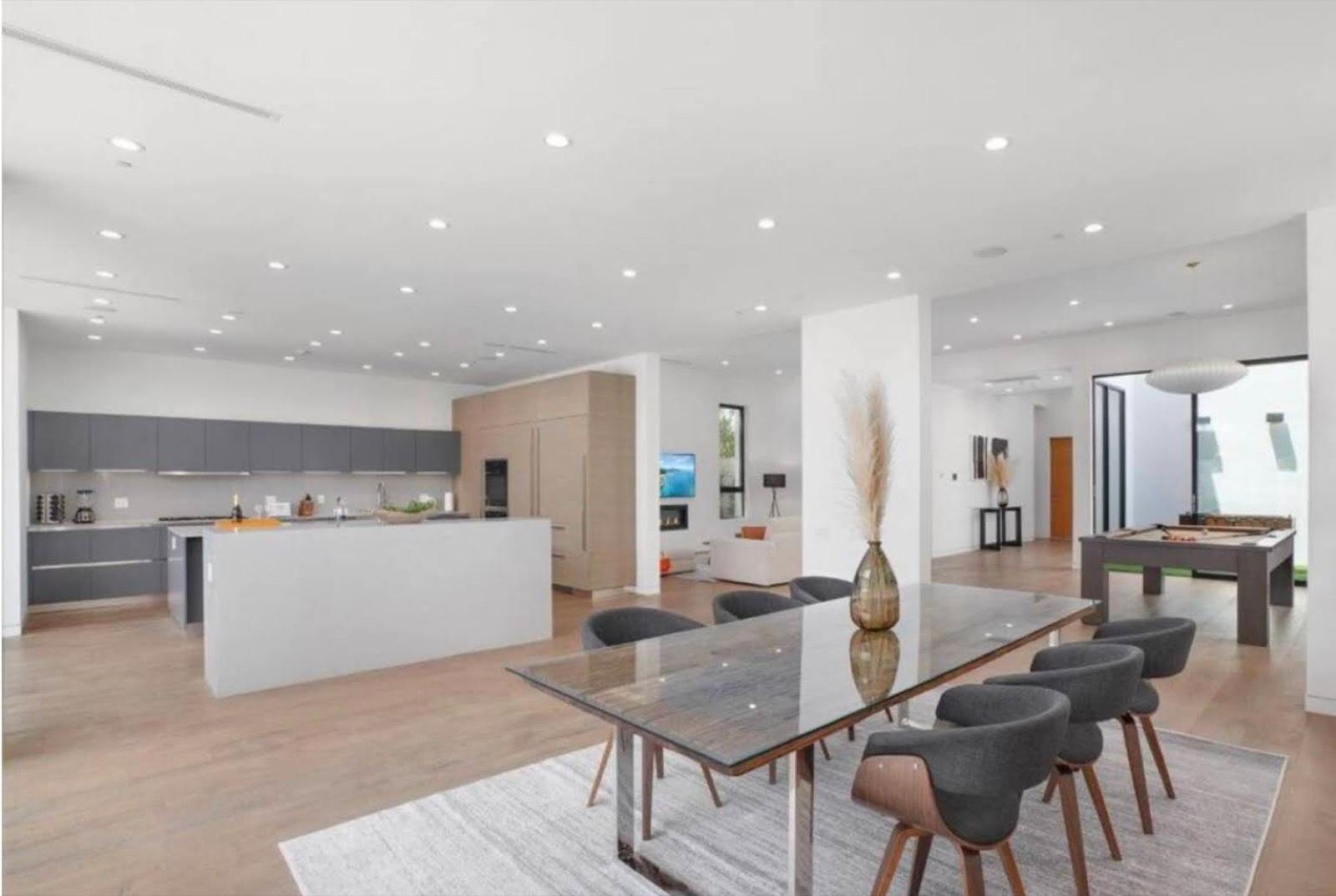 J's Modern Bonita Home — photo 12