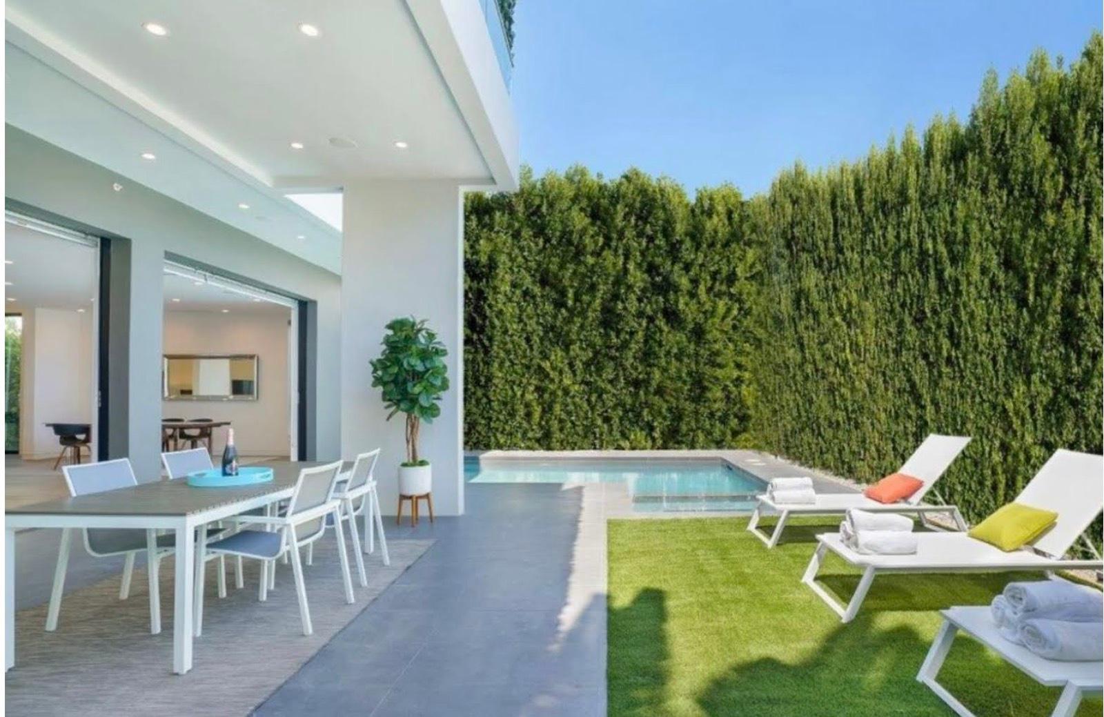 J's Modern Bonita Home — photo 3