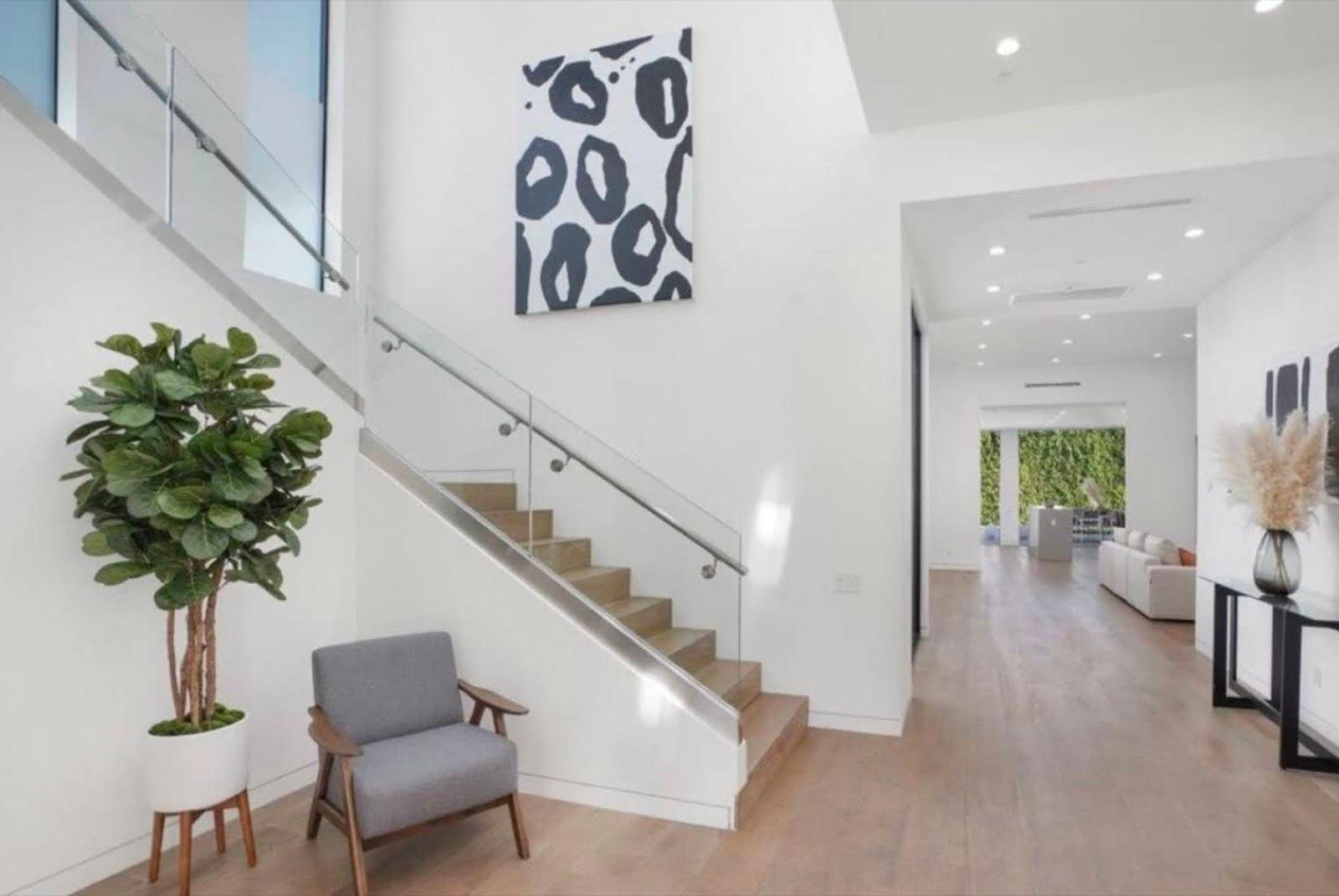 J's Modern Bonita Home — photo 6