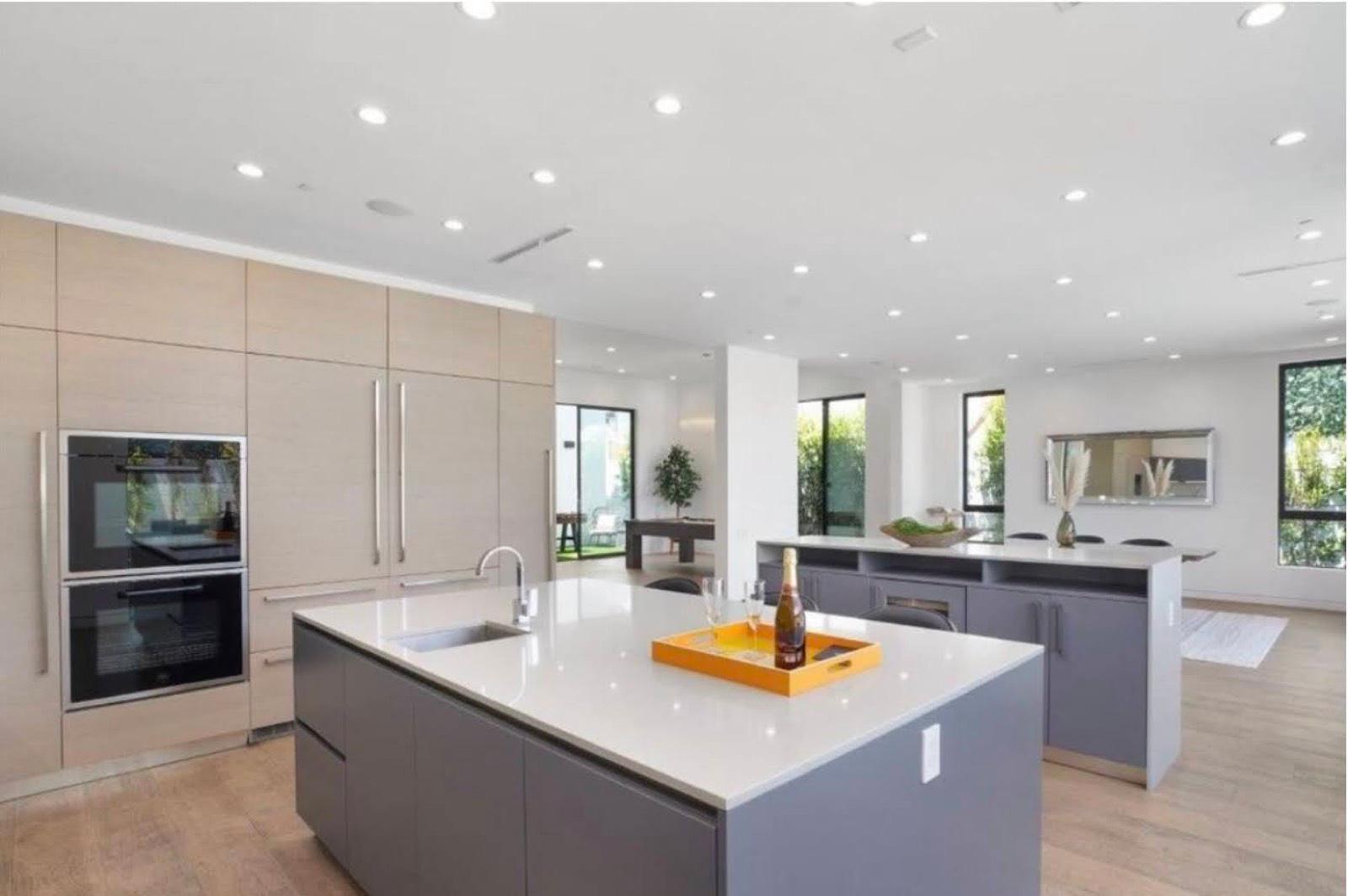 J's Modern Bonita Home — photo 9