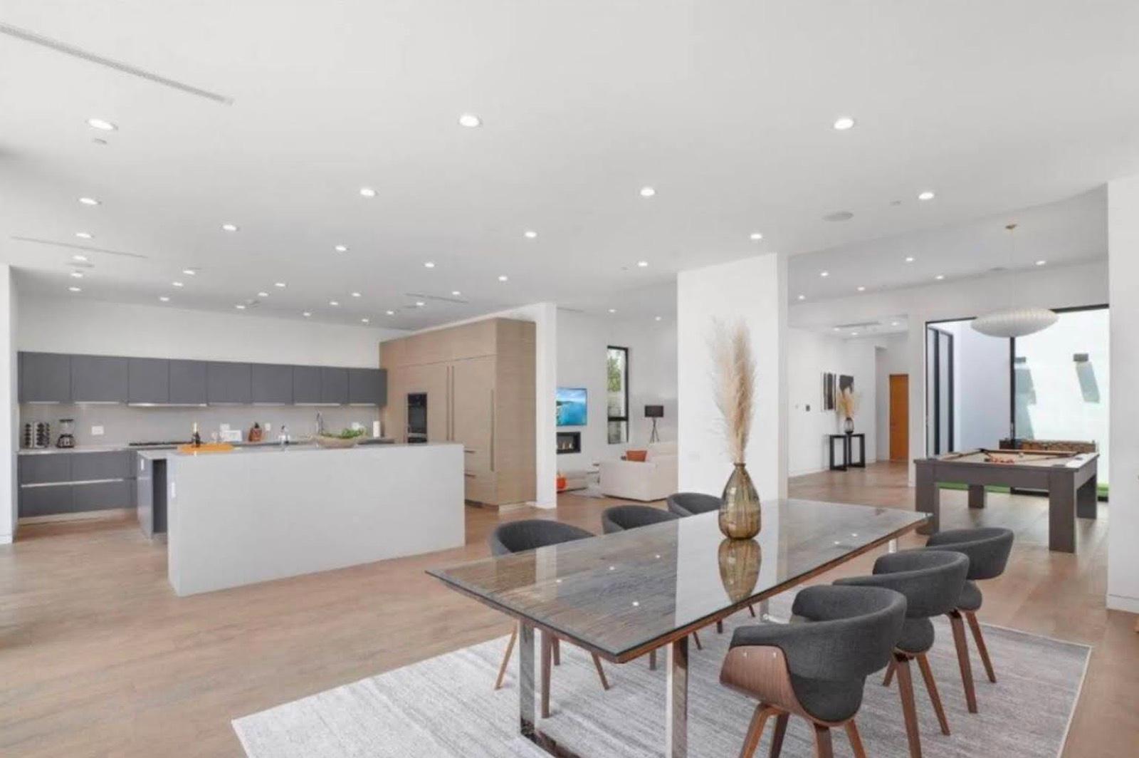 J's Modern Bonita Home — photo 11