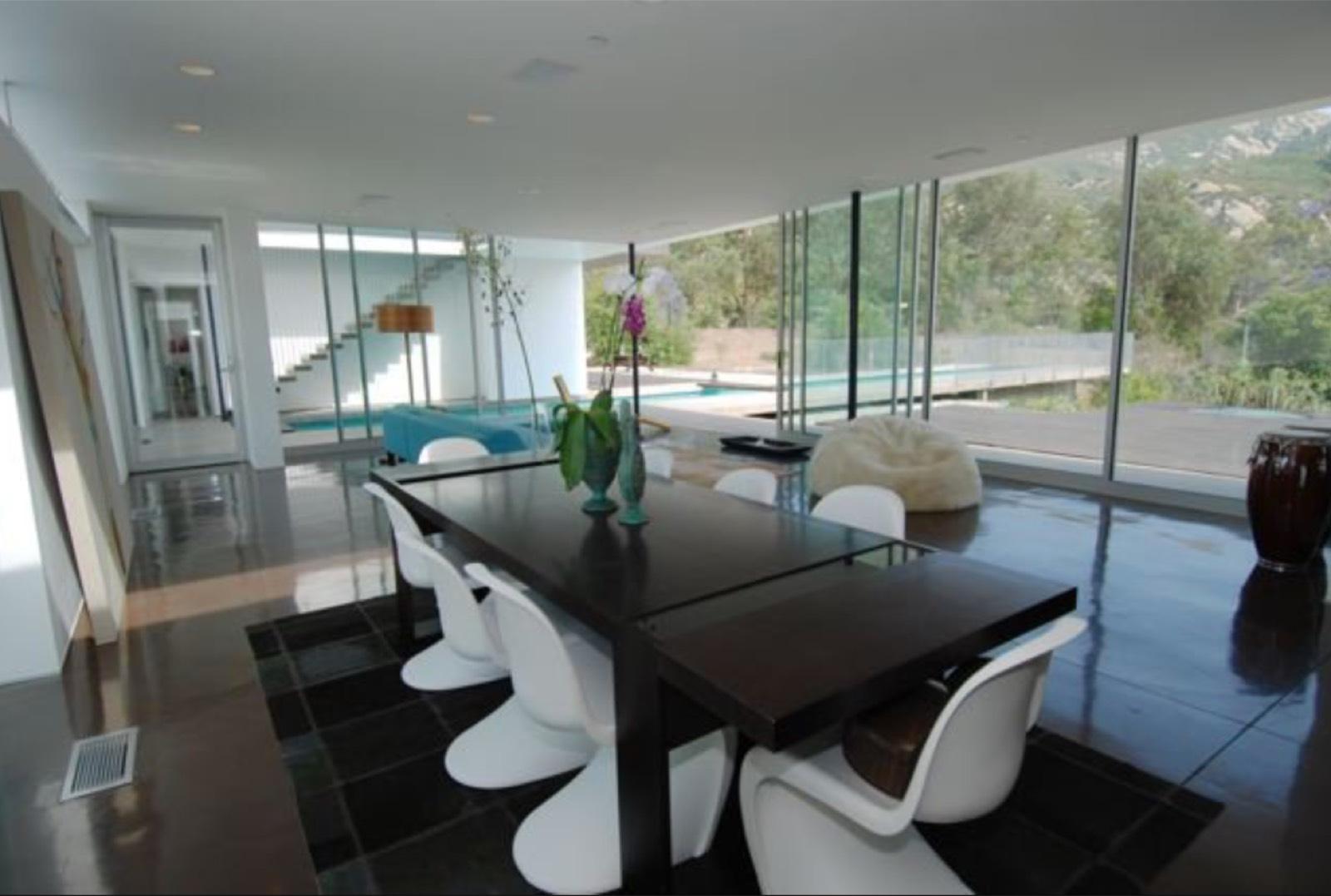 J's Modern Box Home — photo 12