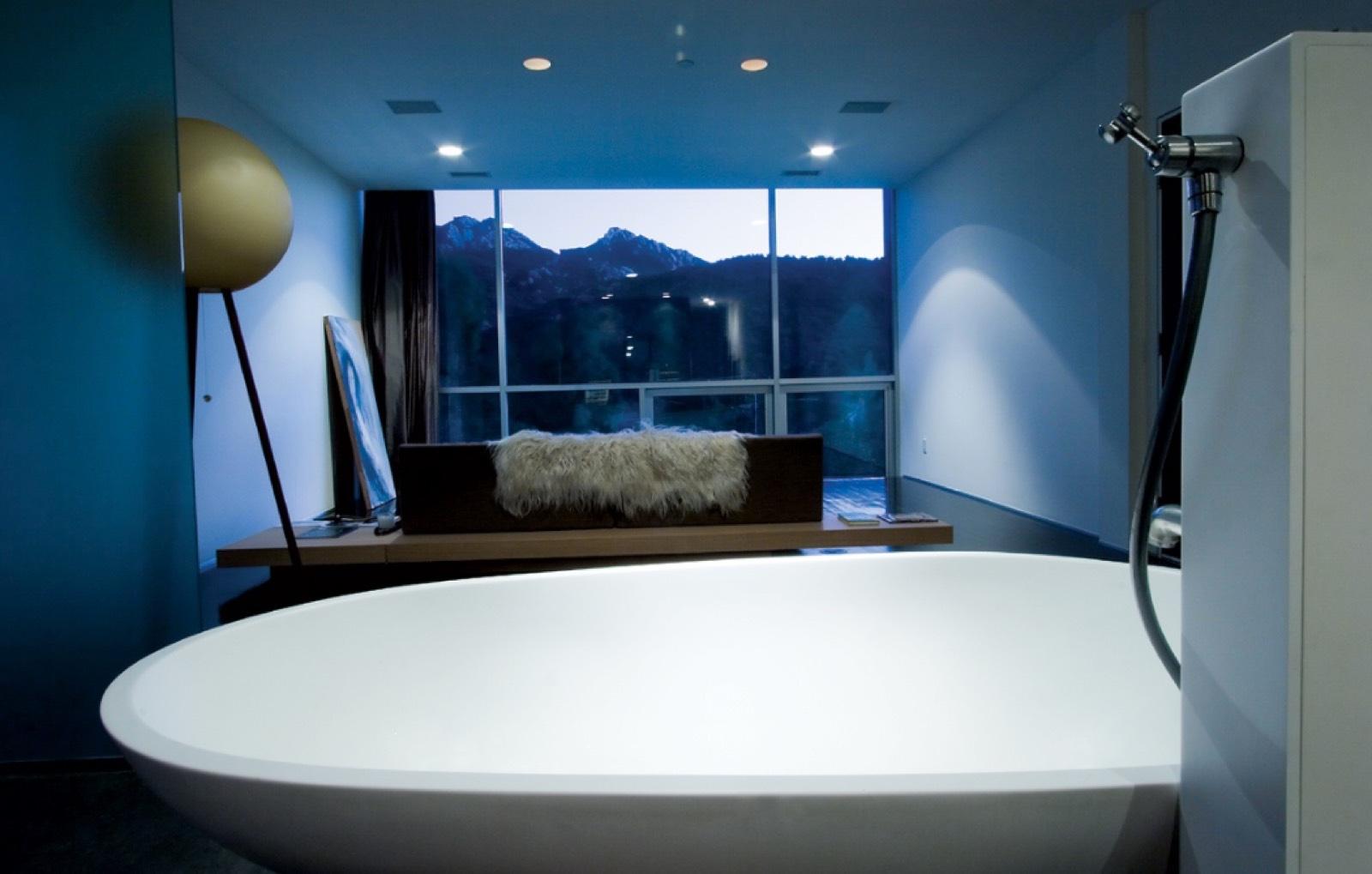 J's Modern Box Home — photo 4