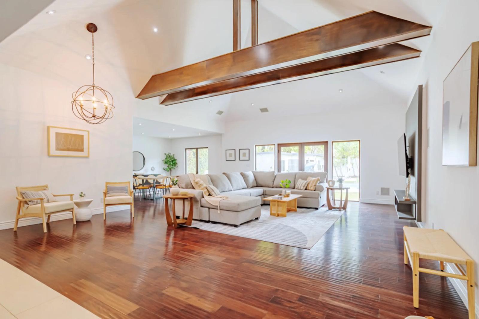 Ja’s exquisite Bloomfield oasis abode — photo 2