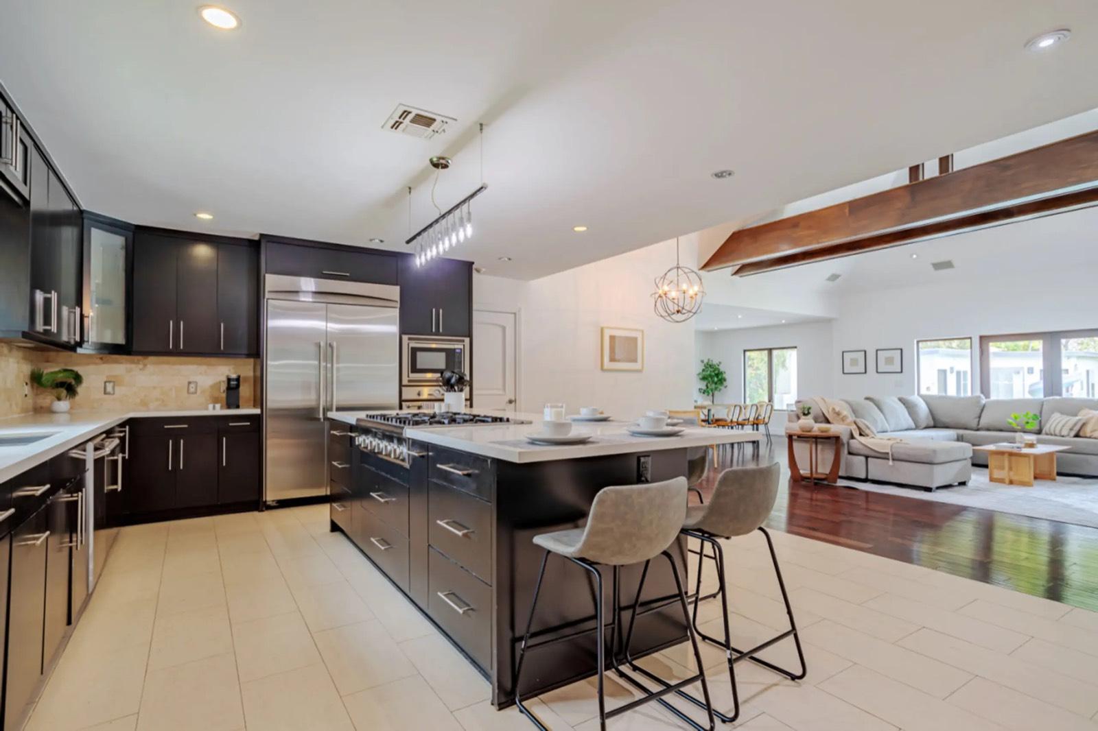 Ja’s exquisite Bloomfield oasis abode — photo 4