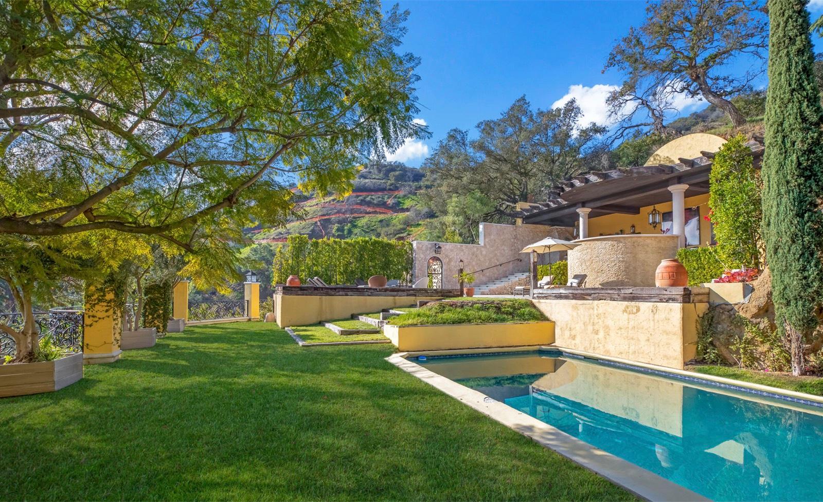 JA's Italian View Estate — photo 2