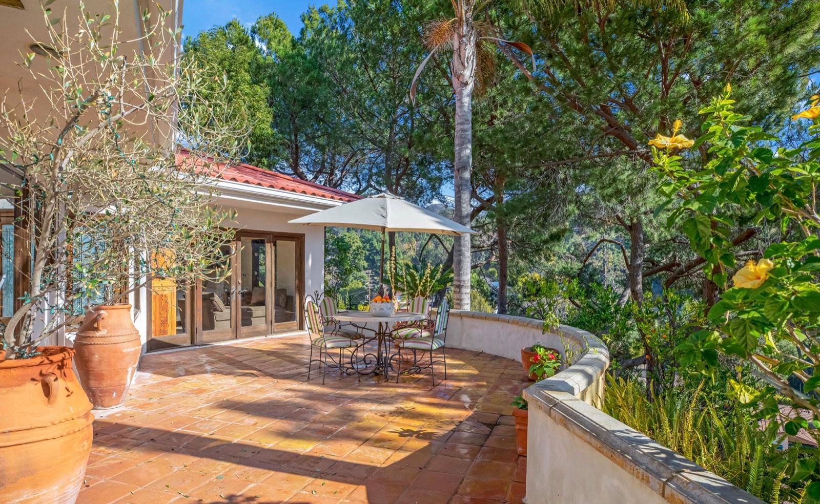 JA's Italian View Estate — photo 3