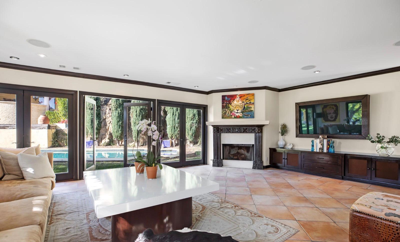 JA's Italian View Estate — photo 8