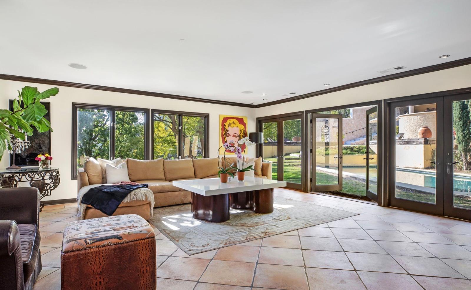 JA's Italian View Estate — photo 9