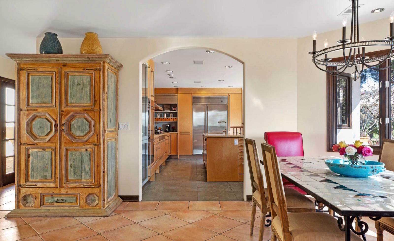 JA's Italian View Estate — photo 10