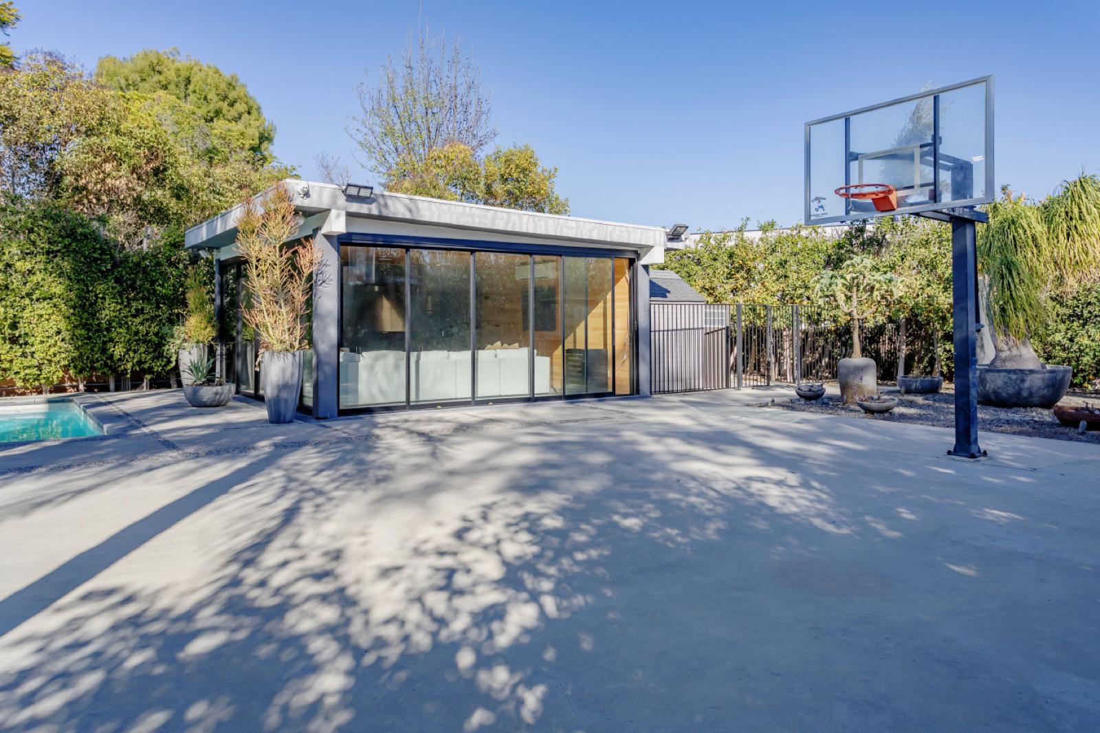 Jason’s encino modern — photo 3