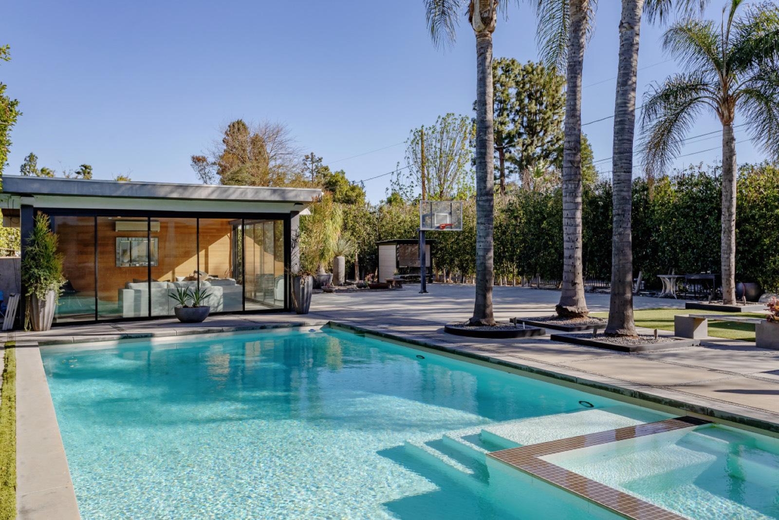 Jason’s encino modern — photo 1