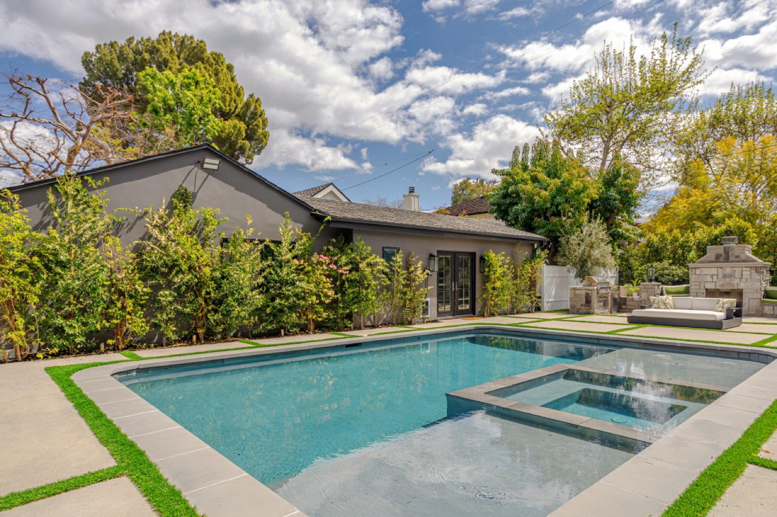 Jason’s Sherman oaks home — photo 3
