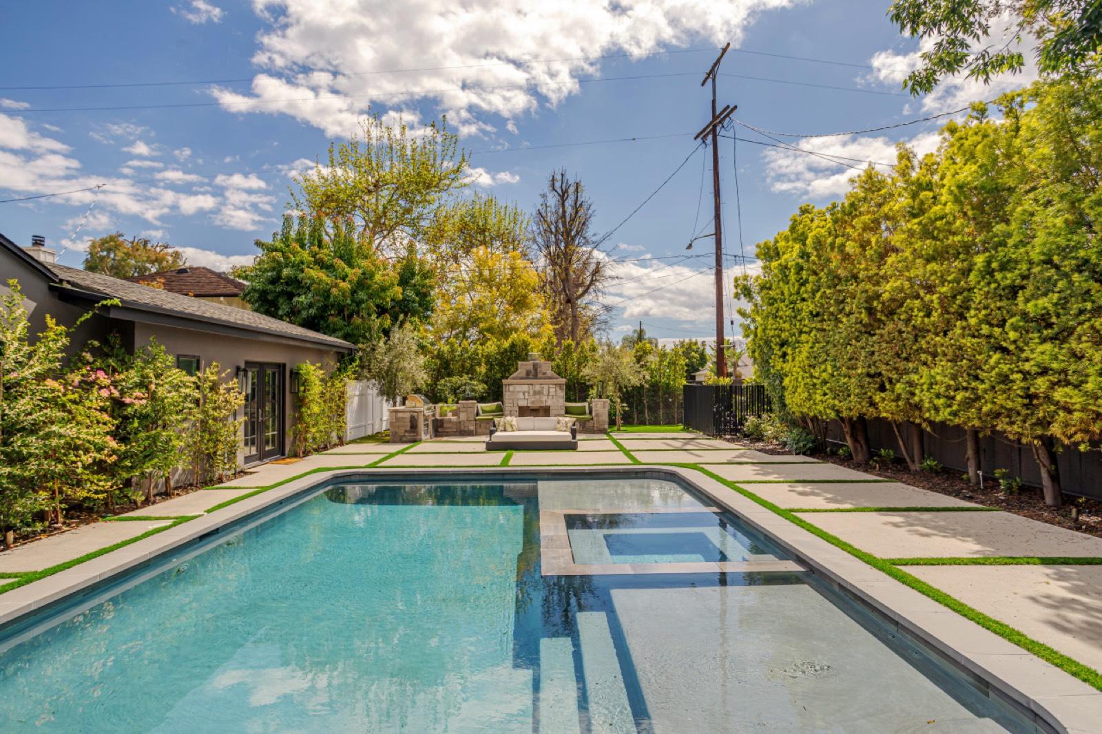 Jason’s Sherman oaks home — photo 12